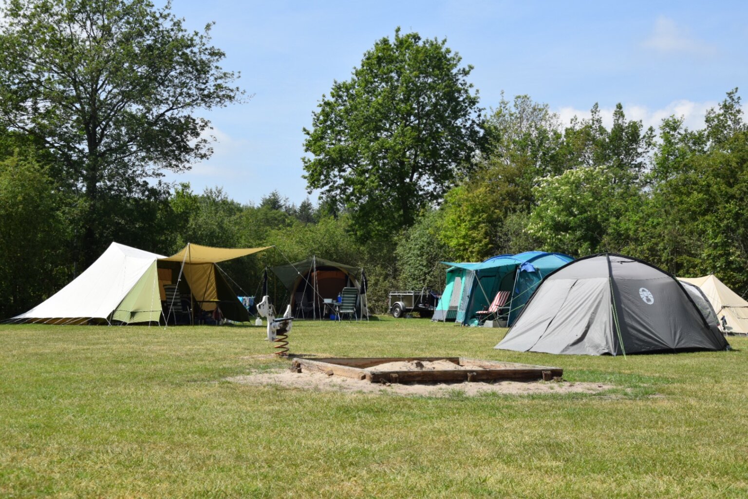 Kamperen midden in't Drents Friese Wold op camping Zonnekamp